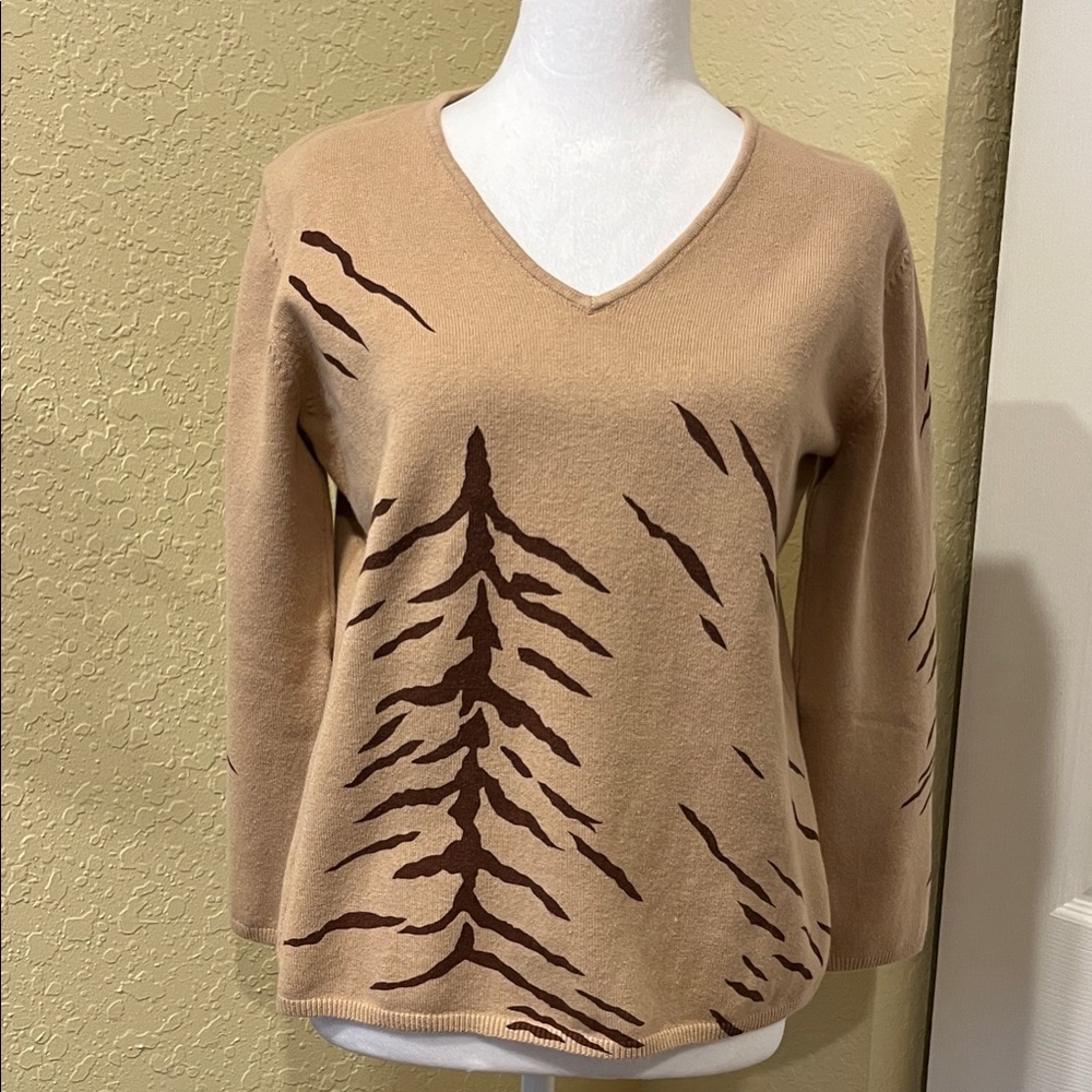 Vintage Liz Claiborne Tan V-Neck Sweater with Animal Inspired Print Design
